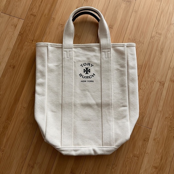 Tory Burch Handbags - Tory Burch Cream & Navy Sturdy Canvas Tote w/ Navy Leather Handles